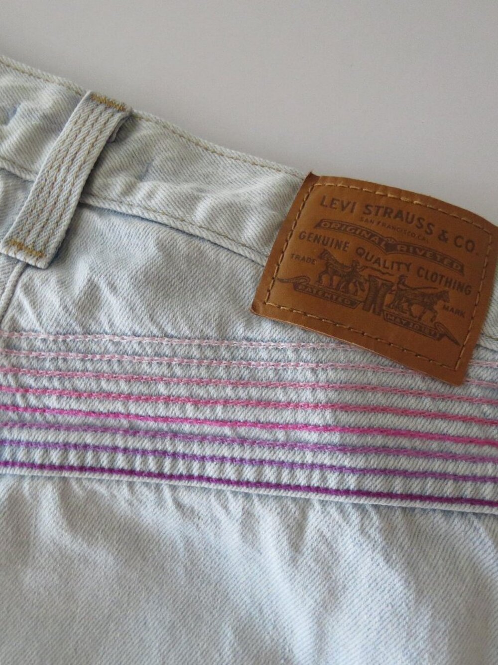 Levi’s Ribcage Straight Ankle Jeans Size 28, Pink & Purple Embroidery Stitching,
